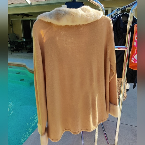 Faux furcollared and cuffs swing sweater - Picture 5 of 15